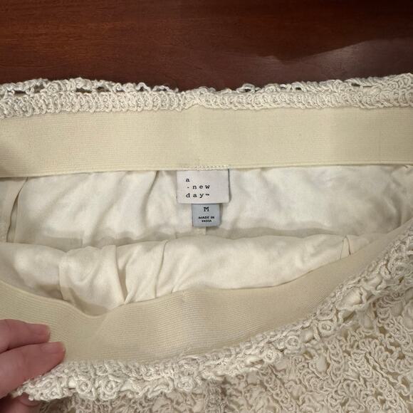 Crochet Mini A-line Skirt Cream Size M NWT - Picture 3 of 4